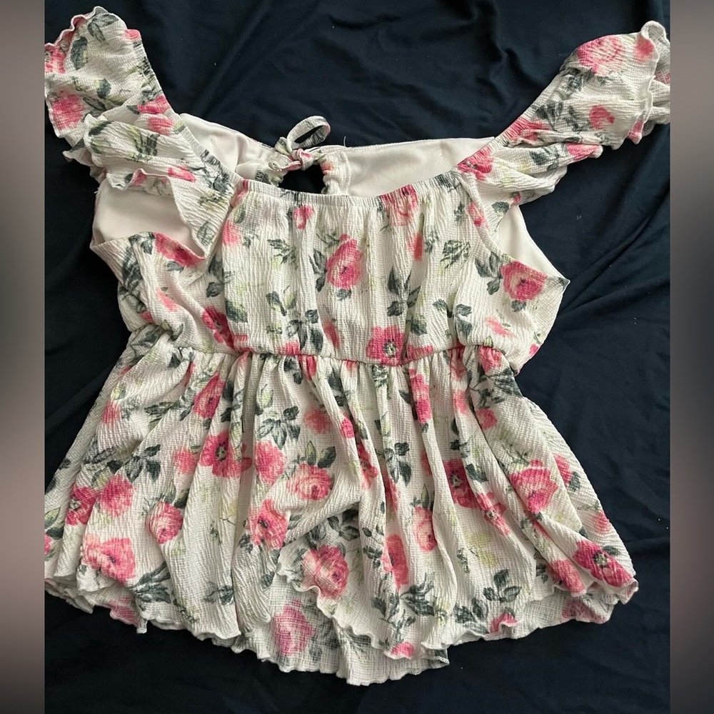 No Boundaries floral padded blouse flowy lettuce cut trims